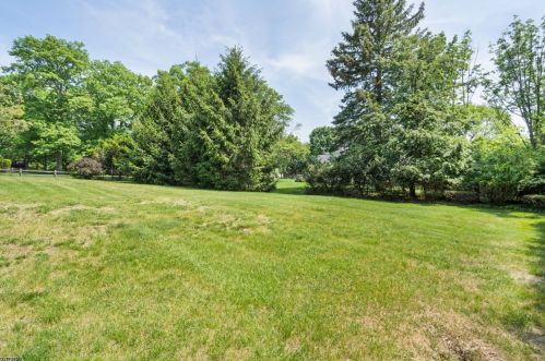 82 Lee Dr, Paterson NJ  07508-3038 exterior