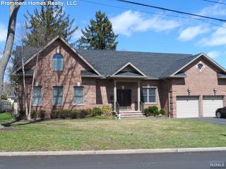 201 Clayton Ter, Paramus, NJ 07652-4503