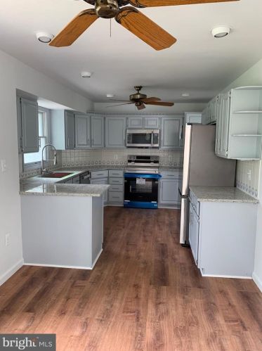 7924 Rockglen Ct, Springfield VA  22152-1834 exterior