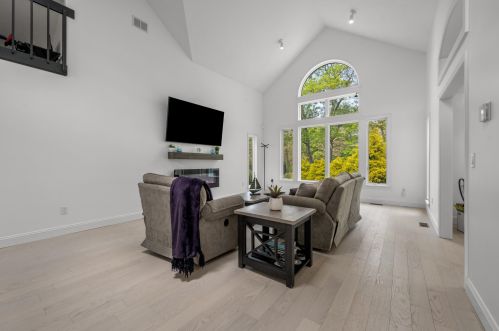 5 Elizabeth Cir, Mashpee MA 02649-2295 exterior