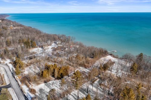 13530 Lakewood Dr, Thiensville WI  53097-2412 exterior