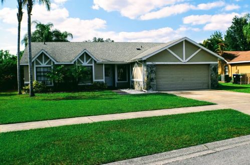 9864 Balmoral Cir, Orlando, FL 32817-1833