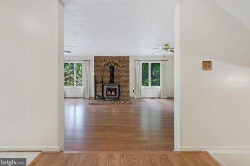 448 Newton Dr, Linden, VA 22642-6518