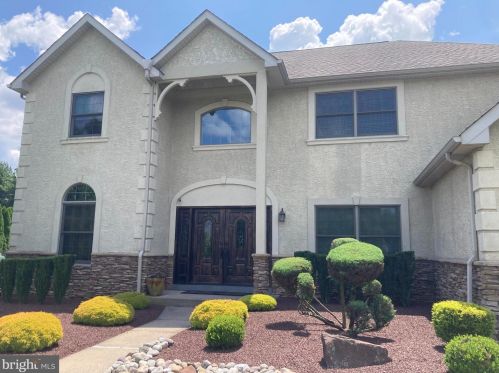 14 Bryan Dr, Southampton, PA 18954-2000