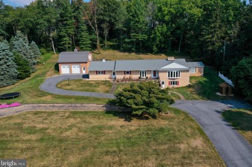 175 Durlach Hill Rd, Schoeneck, PA 17578-9610