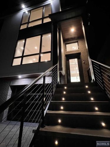 416 Lawton Ave, Cliffside Park NJ  07010-1902 exterior