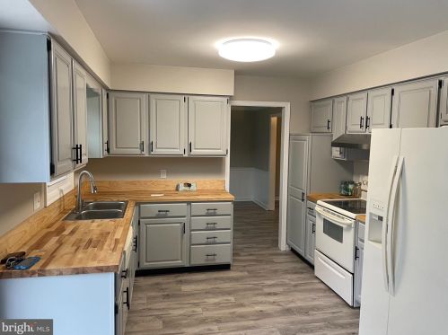 228 Indian Creek Dr, Navy Sup Dpt PA  17050-2526 exterior
