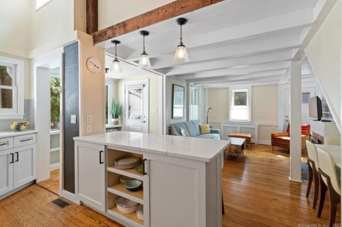 99 Book Hill Rd, Essex CT  06426-1322 exterior