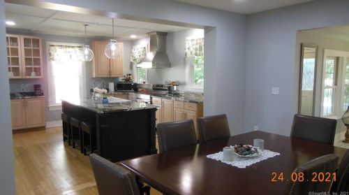 37 Town St, Norwich CT  06360-2323 exterior