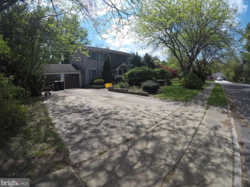 2 Presidential Dr, Berlin Boro NJ  08009-1358 exterior