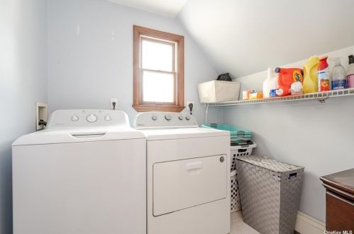 50 Totten Pl, Babylon NY  11702-2810 exterior