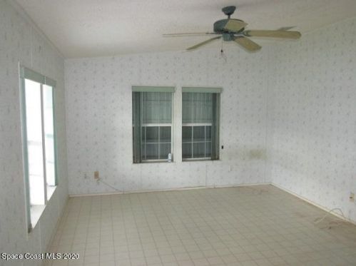 105 Bunting Ct, Sebastian, FL 32976-7271