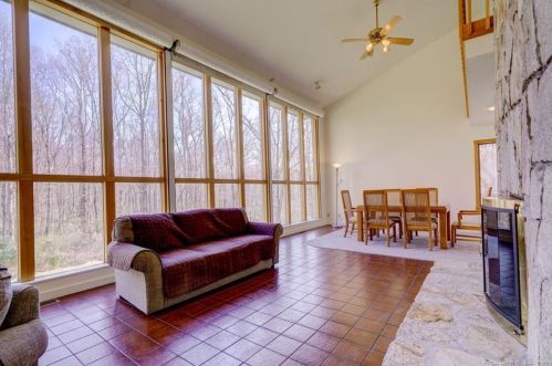 5 Bramble Bush Dr, Niantic CT  06357-1802 exterior