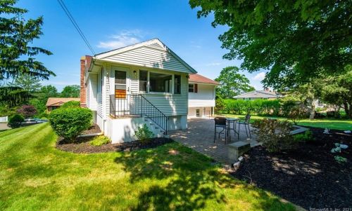 253 Oak Ridge Dr, Middletown CT  06457-1919 exterior
