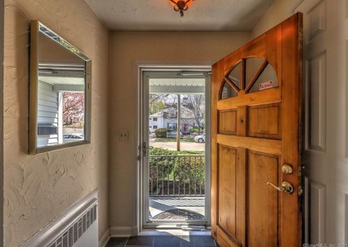 281 Hubbard Ave, Stamford, CT 06905-4409