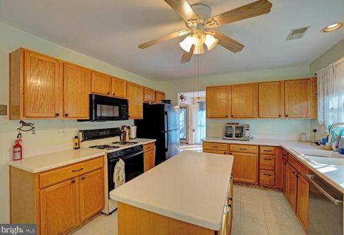 102 Falmouth Way, Dover DE  19904-5390 exterior