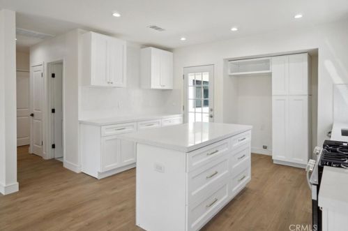 8042 Irvine Ave, North Hollywood CA  91605-1646 exterior