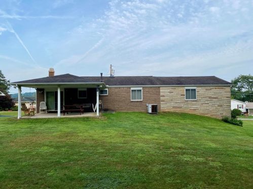 1521 Sycamore St, South Connellsville PA  15425-4954 exterior