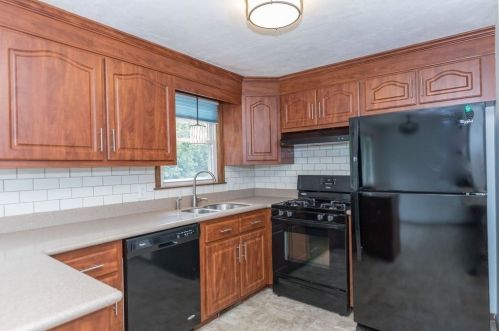 11 Colleen Cir, Billerica MA 01821-5846 exterior