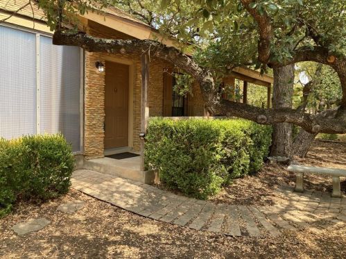209 Esparada Dr, Georgetown TX  78628-1504 exterior