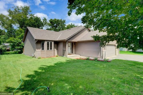 535 Hawthorn Rd, Lino Lakes, MN 55014-1972