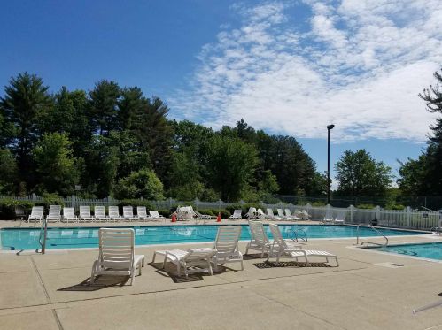 9 Bartemus Trl, Nashua NH  03063-7624 exterior