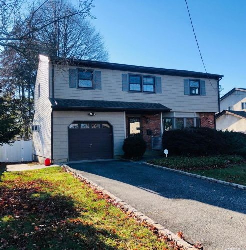 80 White Oak St, Deer Park, NY 11729-2126