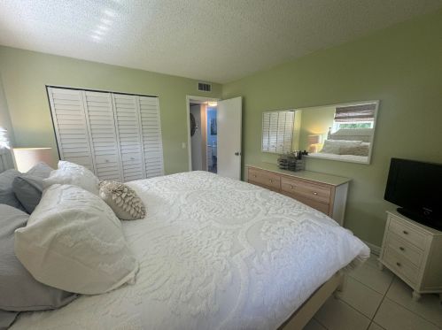 125 Dorchester F, West Palm Beach FL  33417-1442 exterior