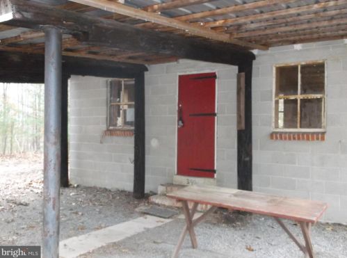 1821 Barton Hollow Rd, Ewaterfrd, PA 17021-7295