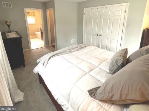 337 Hanby Cir, Boothwyn PA  19061-2319 exterior