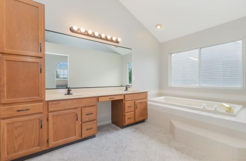 8424 Woodcreek Dr, Florence KY  41042-8261 exterior