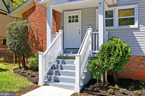 2816 Greenway Blvd, Falls Church, VA 22042-2031