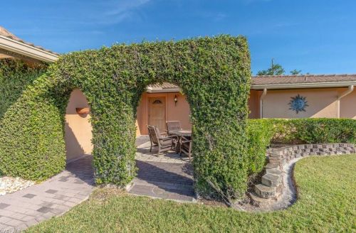 136 Coral Vine Dr, Naples, FL 34110-5718