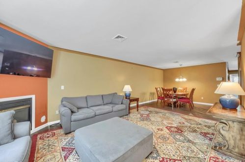 45 Deer Ct Dr, Middletown, NY 10940-6858