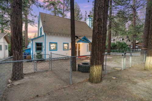 401 Sherwood Blvd, Big Bear City CA  92314-9659 exterior