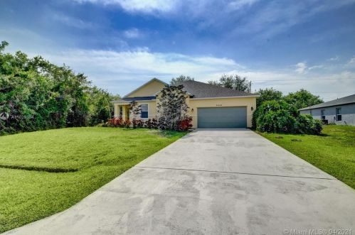 4646 Osborne St, Fort Pierce, FL 34953-7662