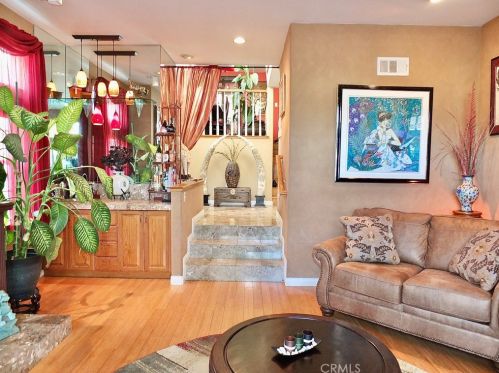 227 Glendora Ave, Long Beach CA  90803-3504 exterior