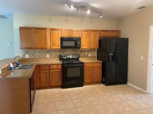 915 Halifax Dr, Kissimmee FL  34758-3162 exterior