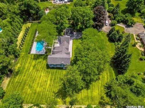 16 Highmeadow Ln, Muttontown, NY 11771-4001