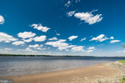 2066 Harbour Dr, Palmyra NJ 08065-1111 exterior