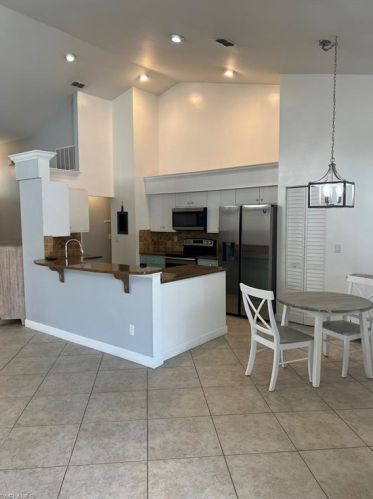 6769 Berwick Pl, Naples FL  34104-8312 exterior