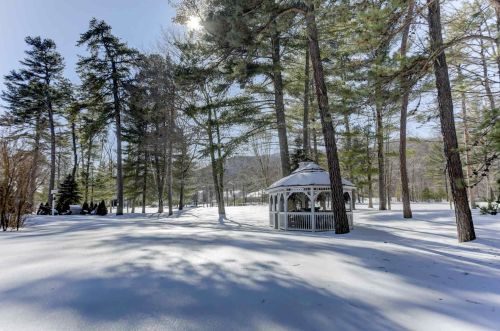 47 Fairway Dr, Hales Location, NH 03860-7921