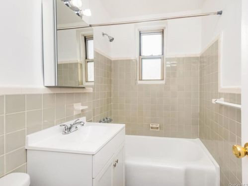 5635 Netherland Ave, Bronx NY  10471-1739 exterior