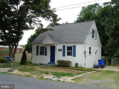 1806 Suncrest Dr, Carlisle, PA 17013-1161
