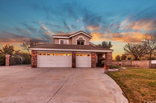 1570 Highridge St, Riverside, CA 92506-5719