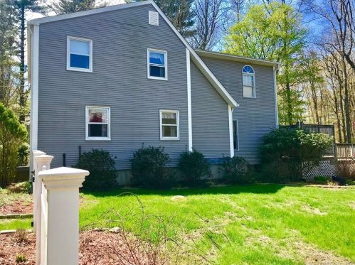 4 Jones St, Amston, CT 06231-1524