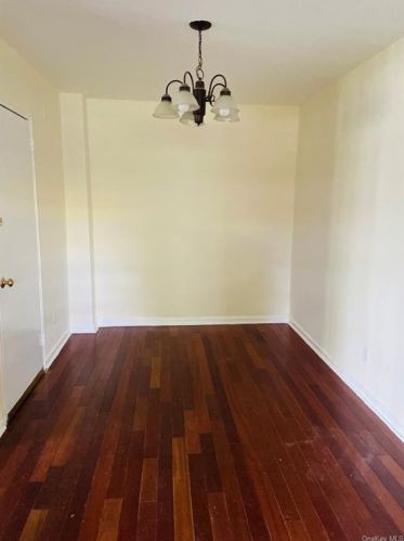 873 226th St, Bronx, NY 10466-4418