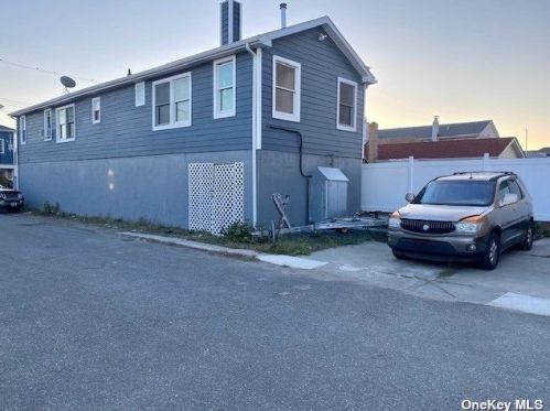 17 10th Rd, Far Rockaway NY  11693-0011 exterior