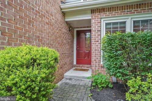61 Shelbourne Ct, Wayne, PA 19087-5723