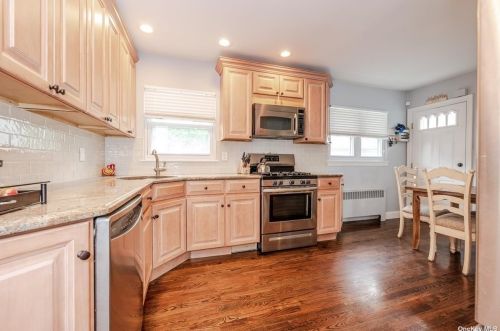 961 Rector St, North Bellmore NY  11710-1117 exterior